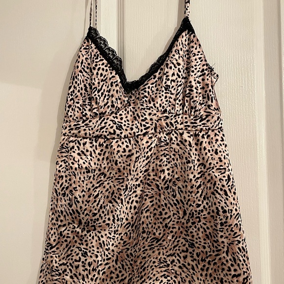 Satin Leopard Print top with Black Lace Trim - Picture 2 of 4